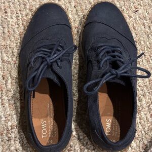 Toms Kids Dress Shoes in Navy and Brown
